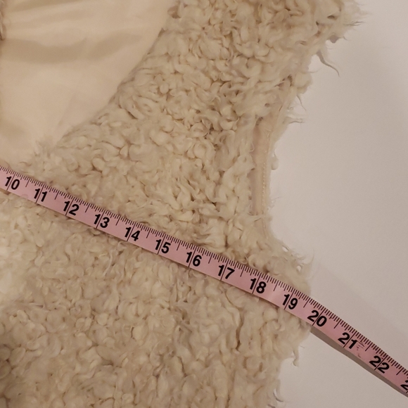 H&M L.O.G.G. Cream Sherpa Vest Size Small - Picture 4 of 7